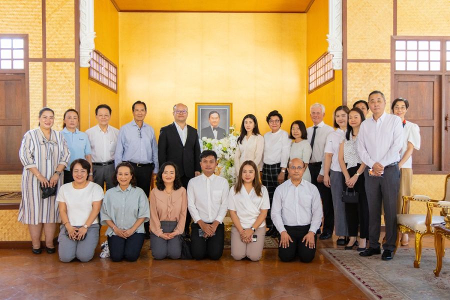 On April 2,Mr. Paul Kanjanapas, Chief Executive Officer of Bangkok Land Public Company Limited, along with the management team of IMPACT Exhibition and Convention Center, Muang Thong Thani made merit on the occasion of the 4nd death anniversary of Mr. Anant Kanjanapas, our late chairman, at Wat Pasuk Maneejak, Muang Thong Thani. 